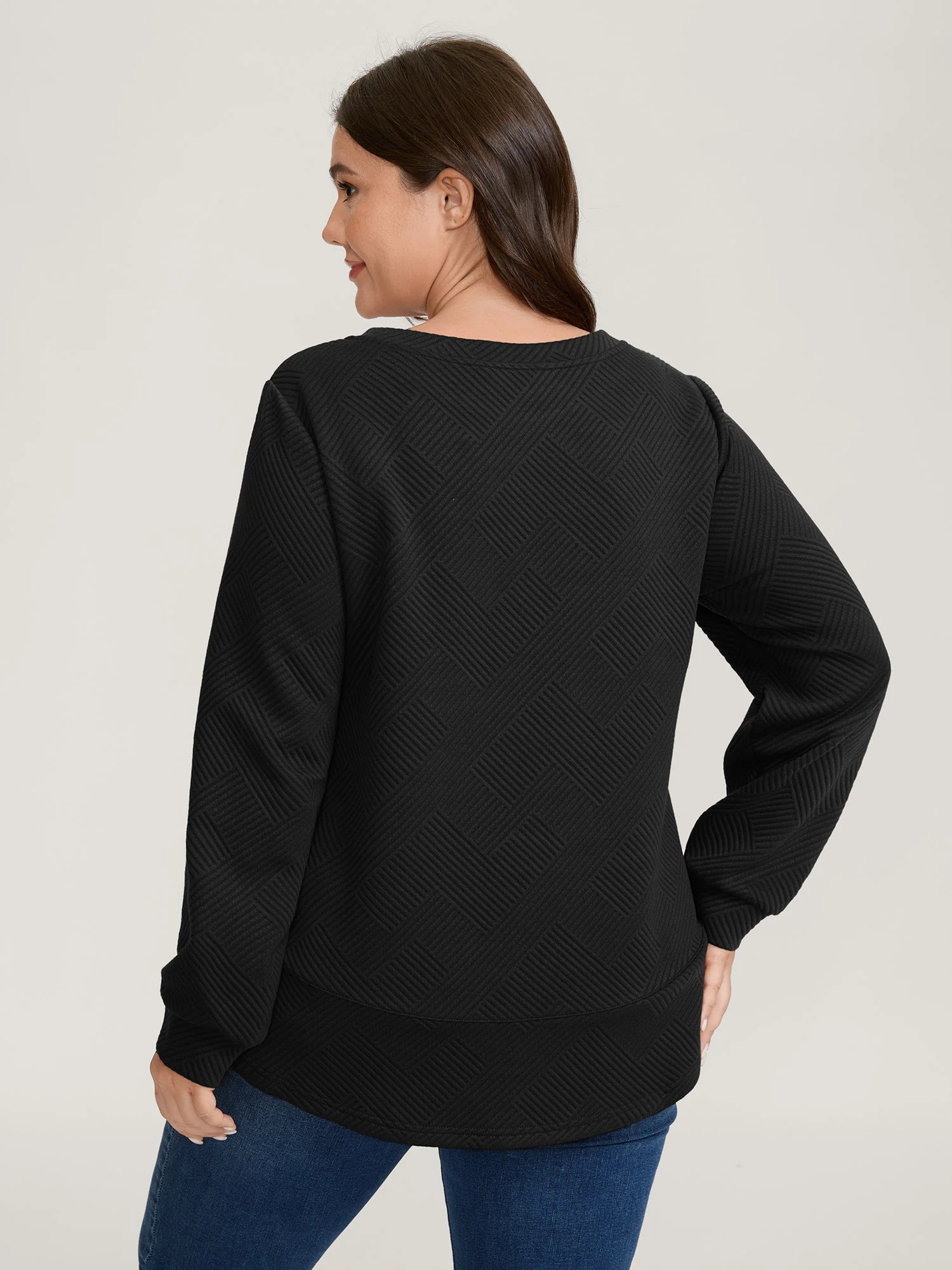 Textured Curvy Hem Round Neck Sweatshirt