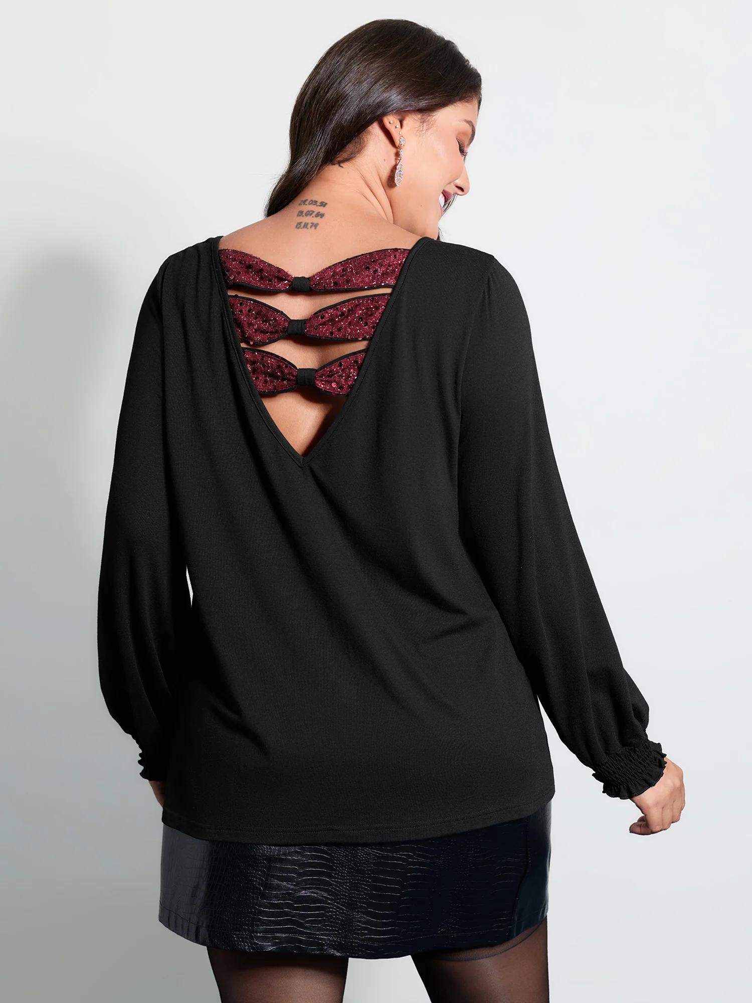 Stretchy Sequin Backless Shirred Cuff T-Shirt