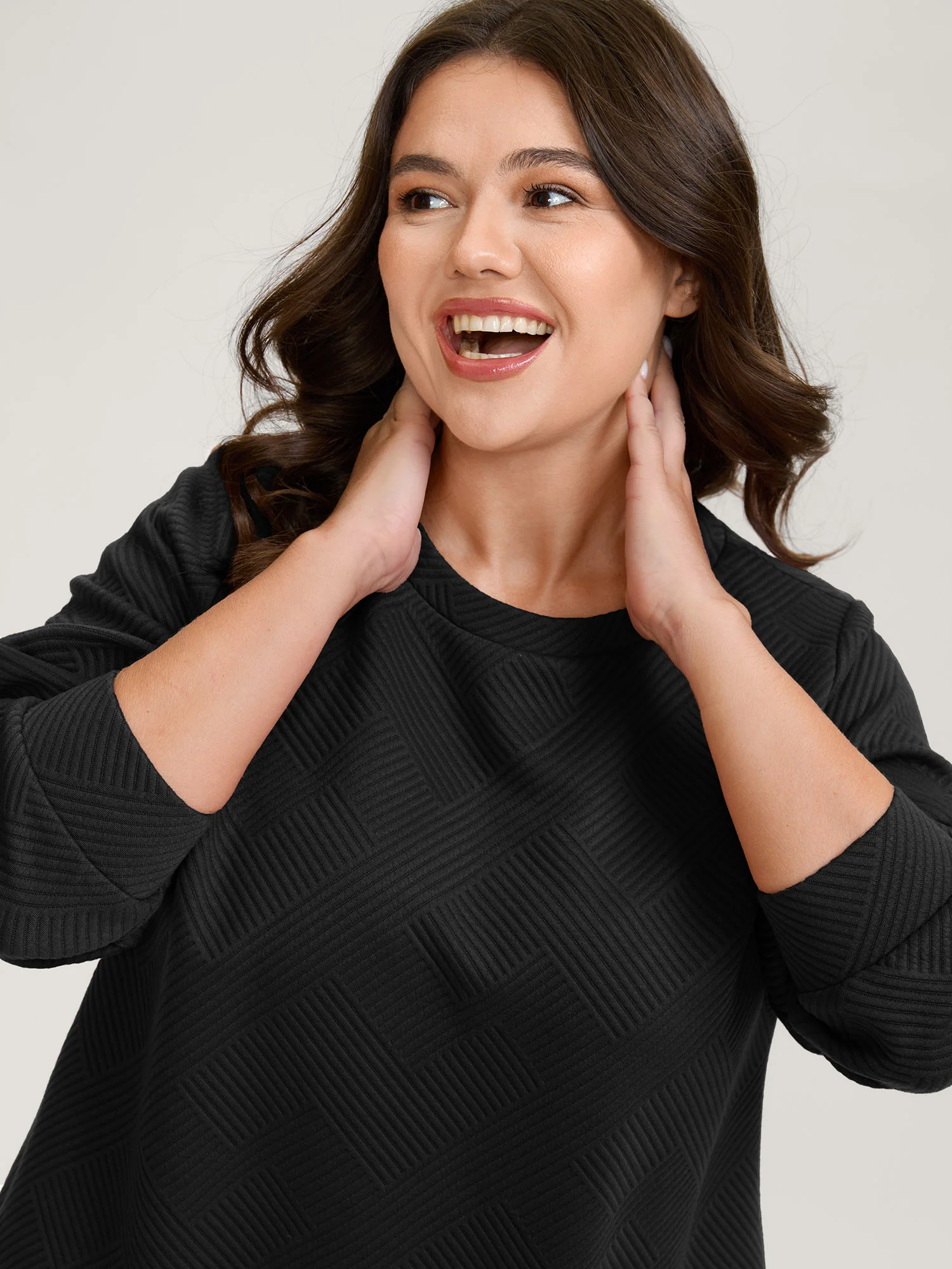 Textured Curvy Hem Round Neck Sweatshirt