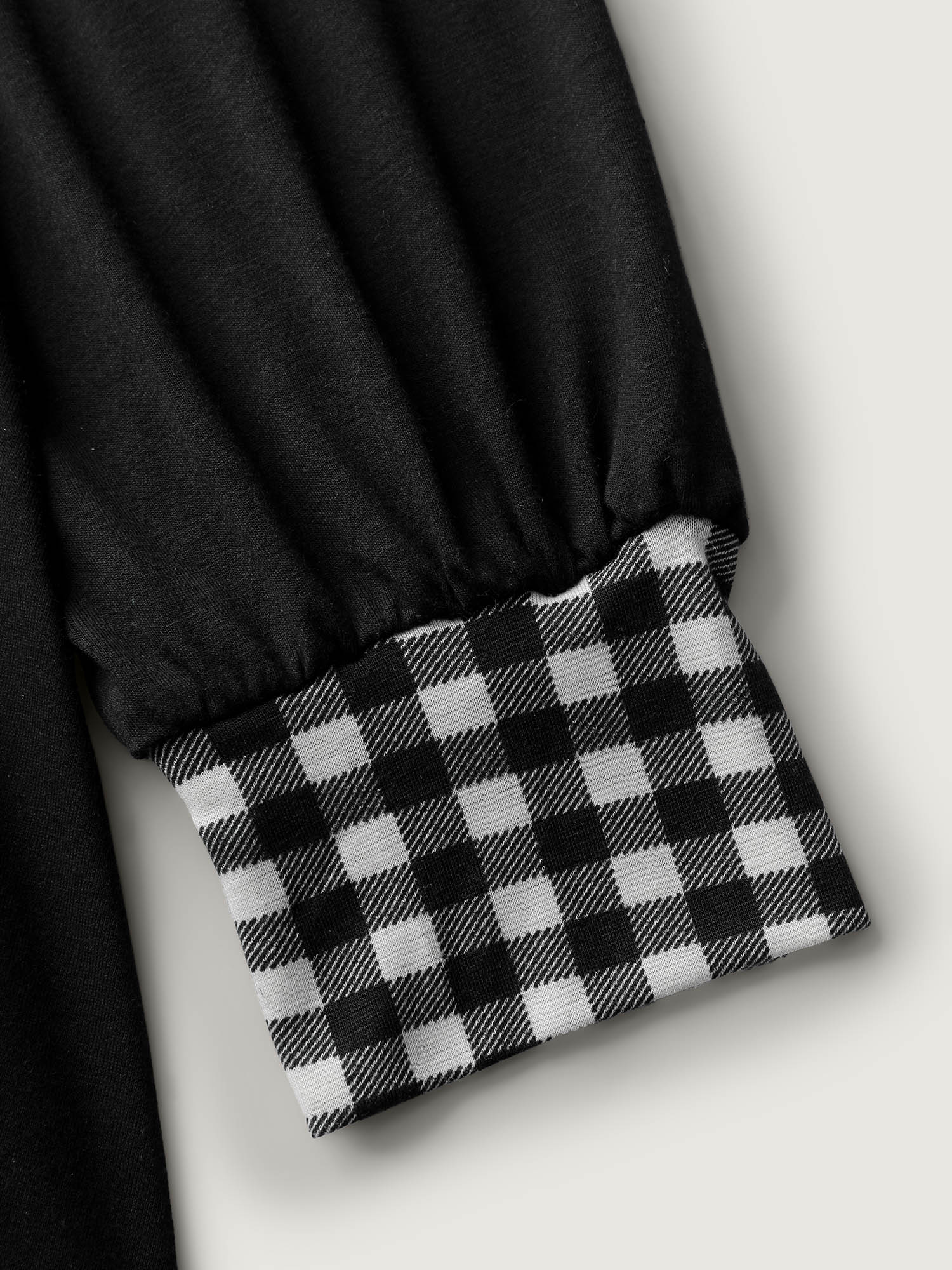 Stretchy Checkered Asymmetrical Hem T-Shirt