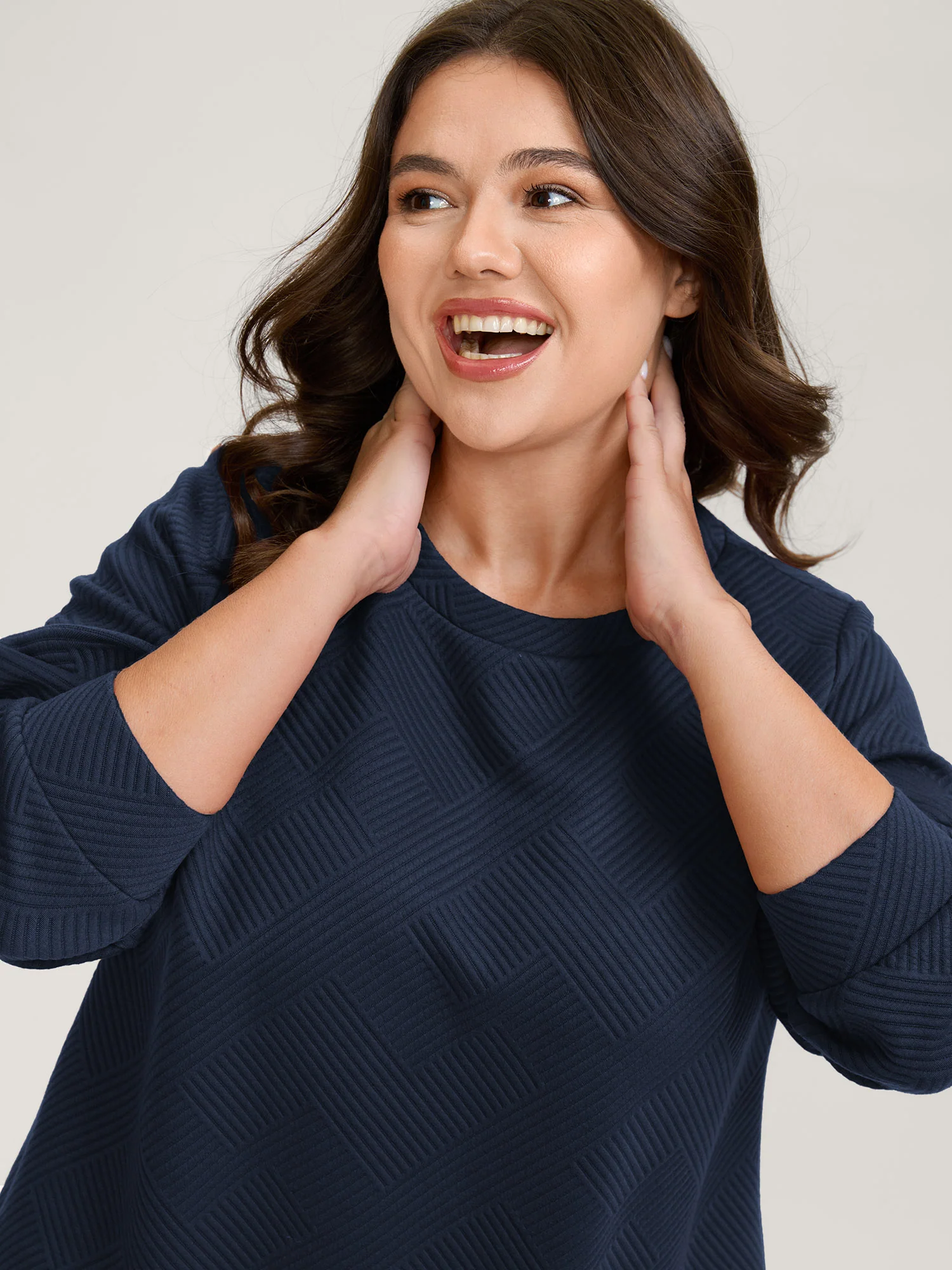 Textured Curvy Hem Round Neck Sweatshirt