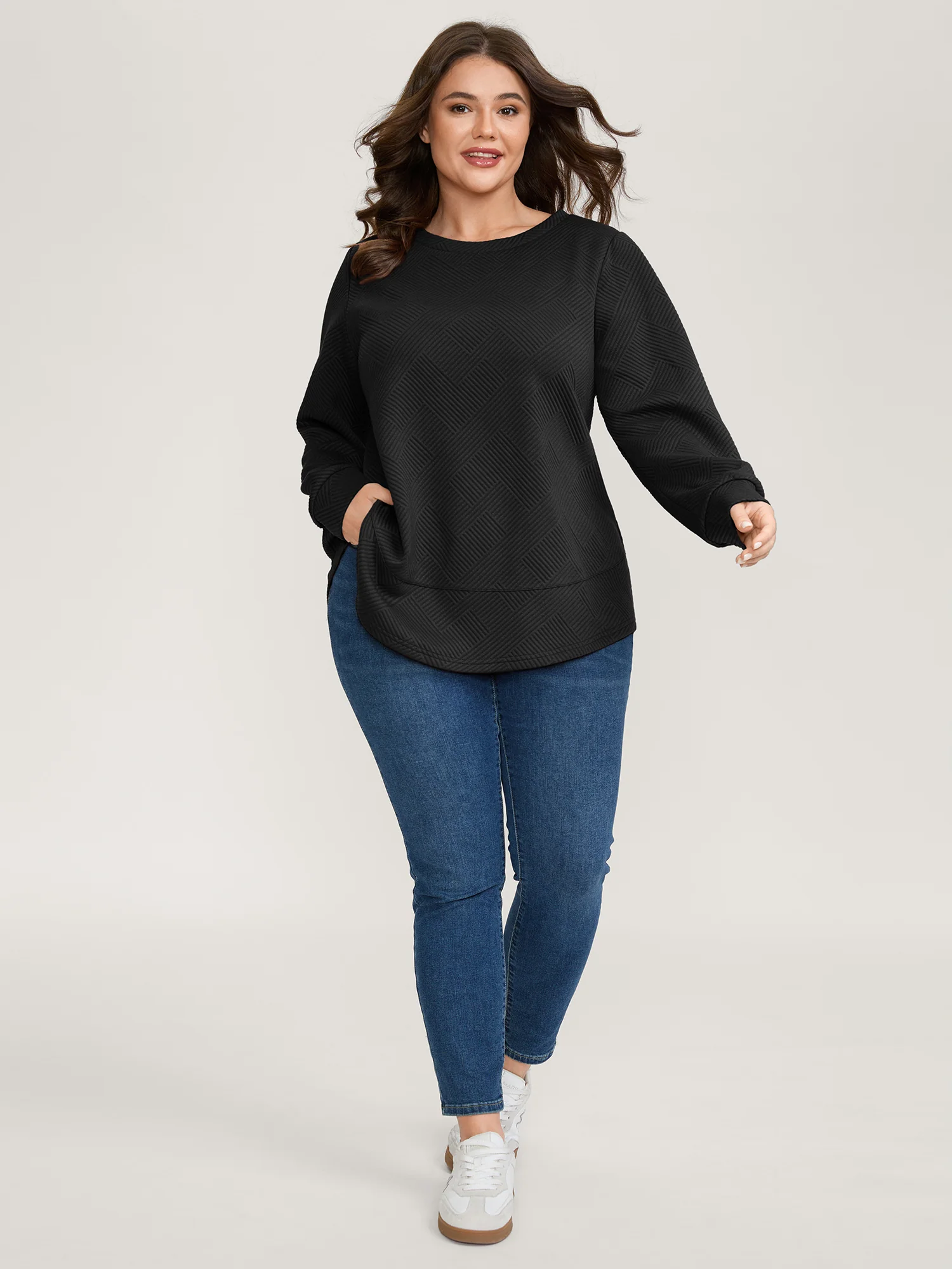 Textured Curvy Hem Round Neck Sweatshirt