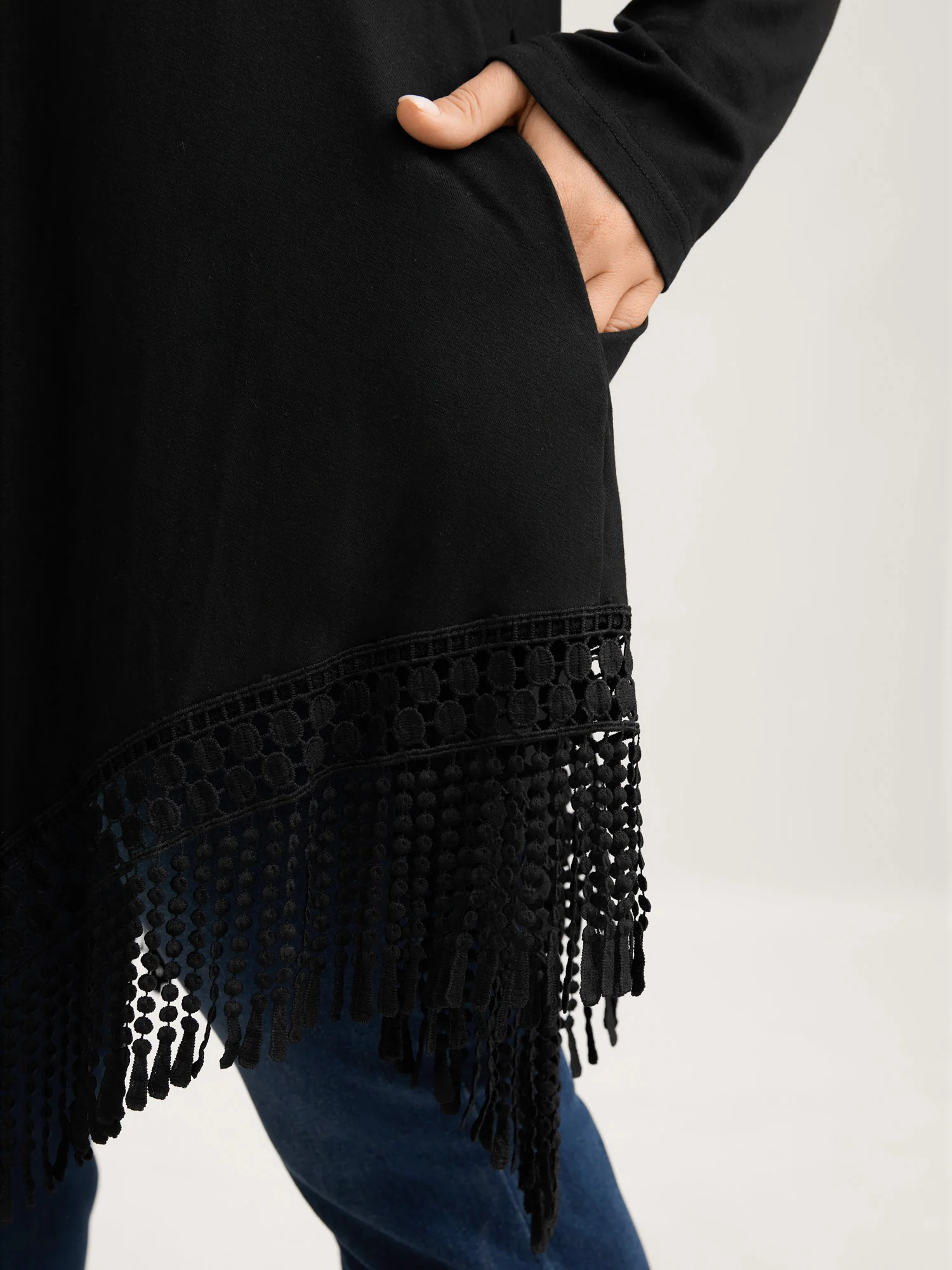 Solid Tassels Trim Pocket Asymmetrical Hem T-shirt