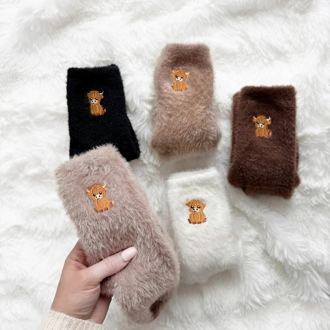 💕Warm Winter Sale 49% Off🐮5 Pairs Fuzzy Highland Cow Socks