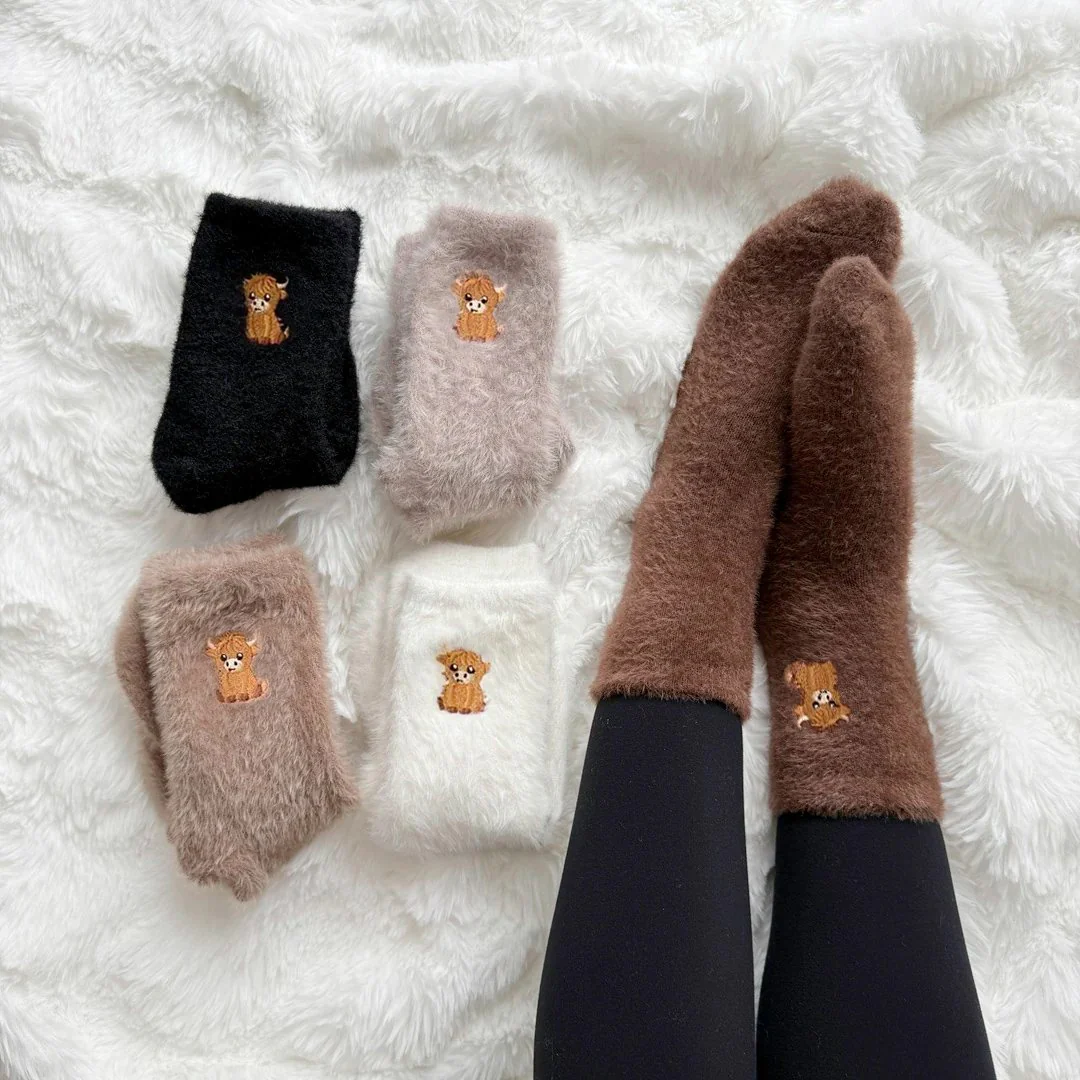 💕Warm Winter Sale 49% Off🐮5 Pairs Fuzzy Highland Cow Socks