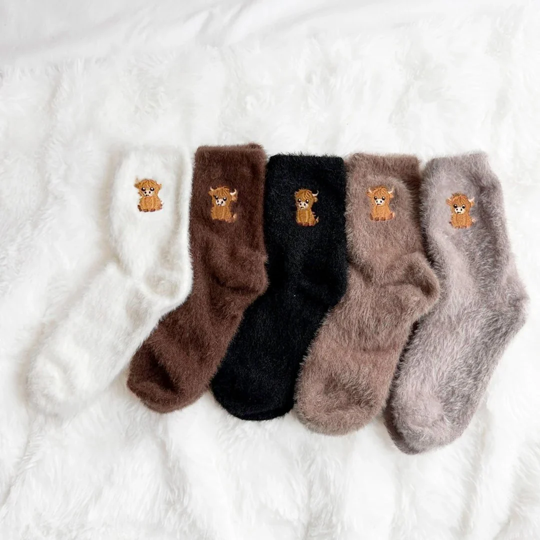 💕Warm Winter Sale 49% Off🐮5 Pairs Fuzzy Highland Cow Socks