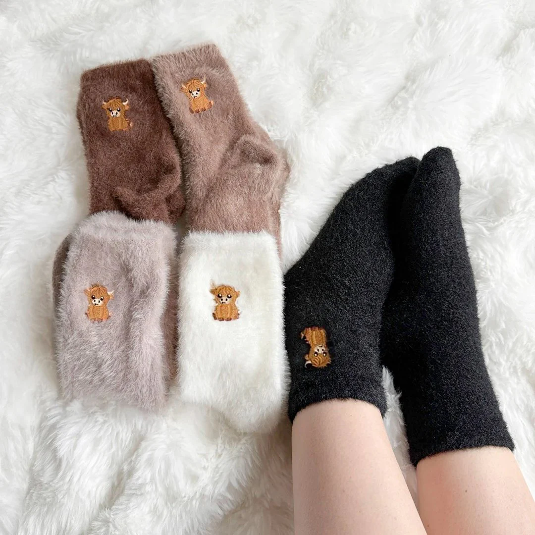 💕Warm Winter Sale 49% Off🐮5 Pairs Fuzzy Highland Cow Socks
