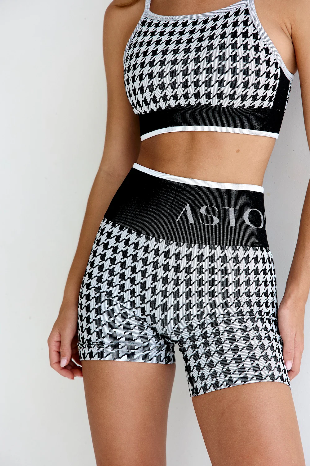 Astoria Seamless Knit Short - Black/Grey Houndstooth